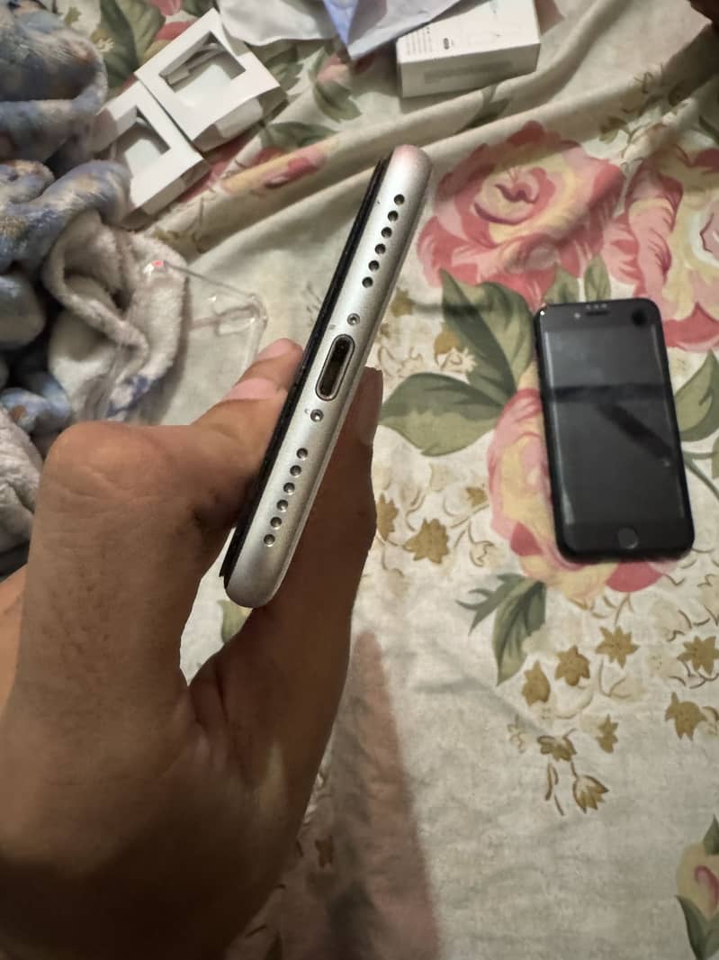 Apple iPhone SE 7