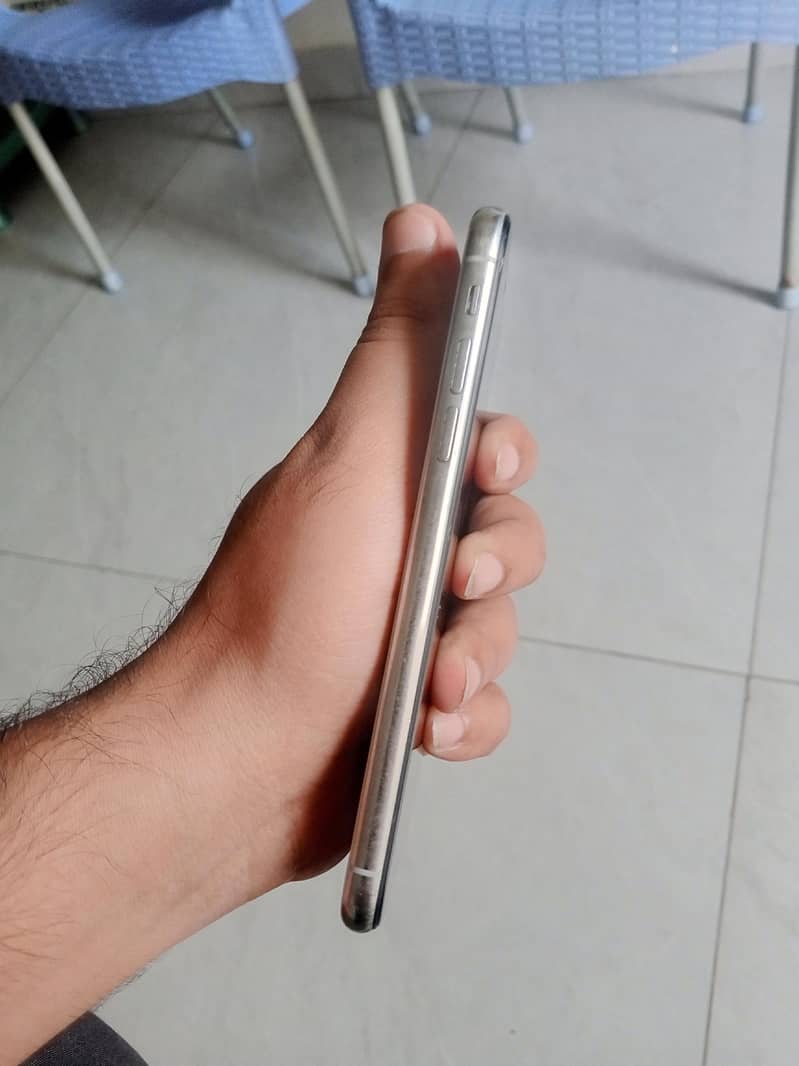 Apple iPhone X 3