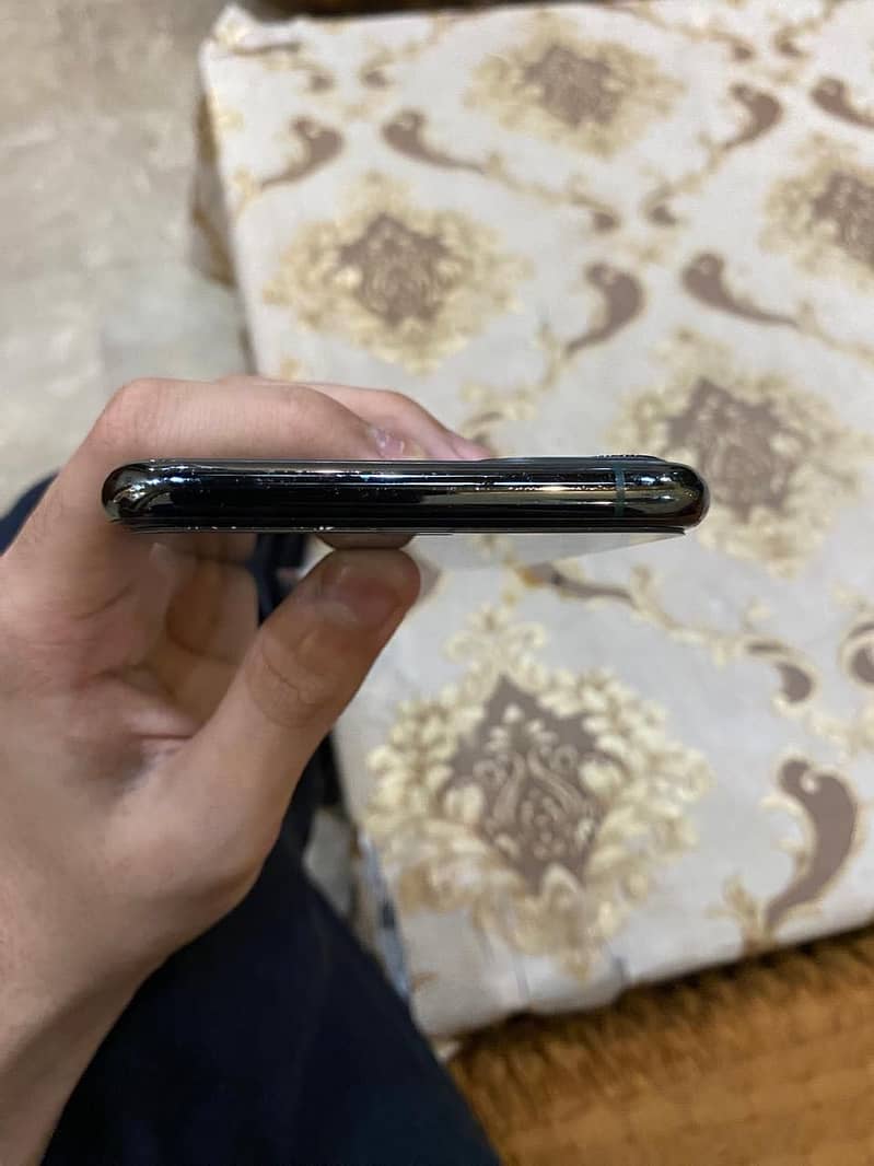 Apple iPhone 11 Pro Max Factory unlocked 4
