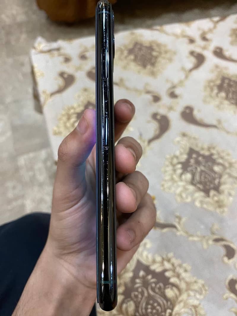Apple iPhone 11 Pro Max Factory unlocked 6