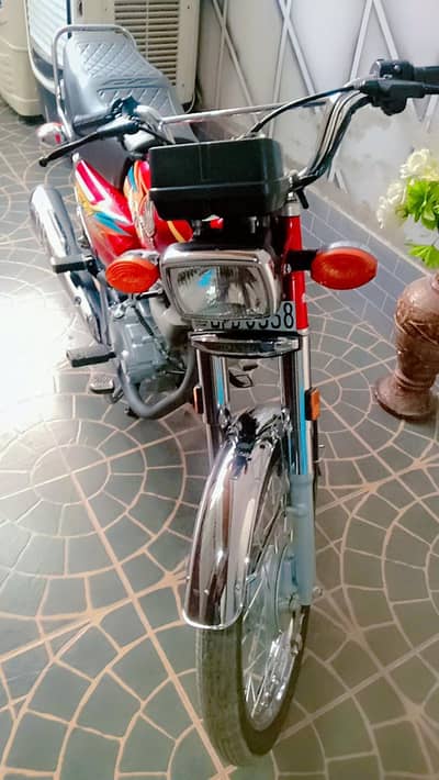 Honda 125 bike red color