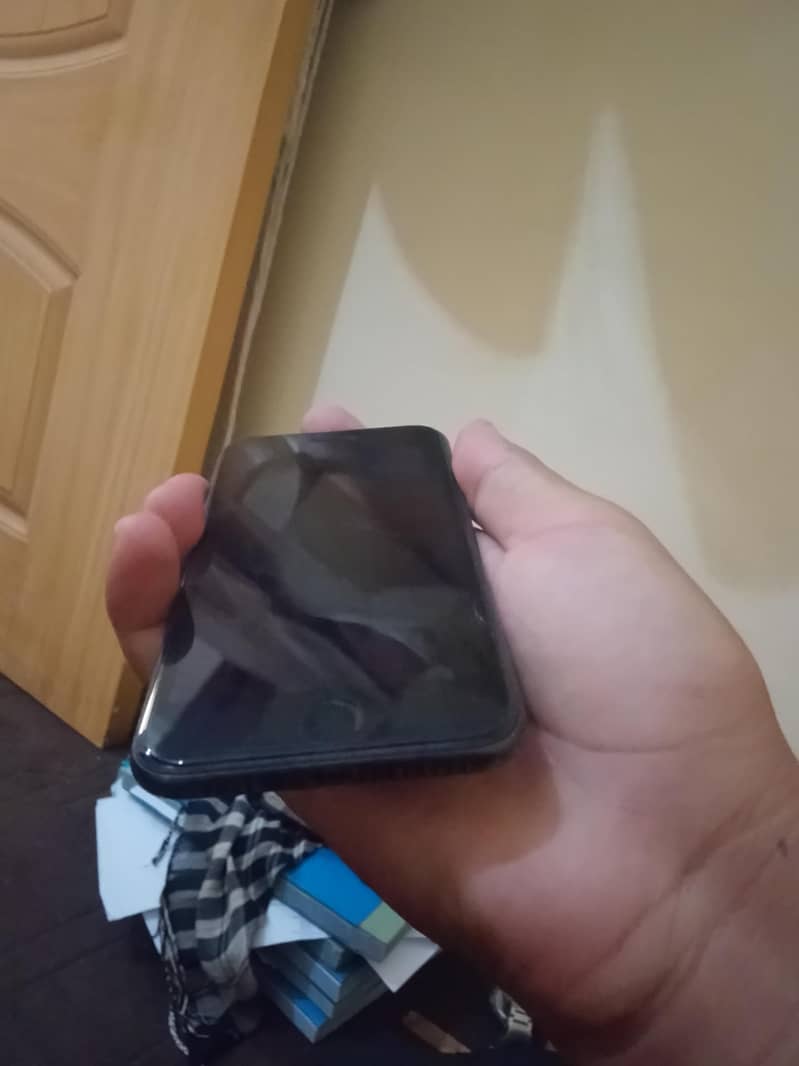 Apple iPhone 8 1