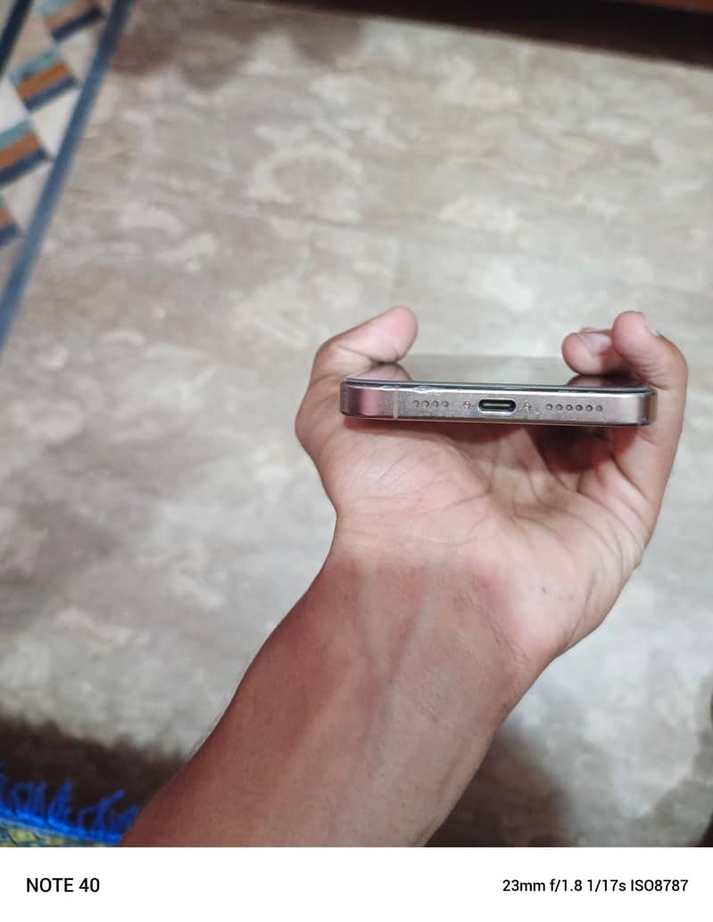 Apple iPhone 16 Pro Max 2