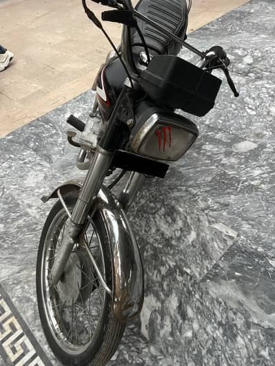 Honda 125 black