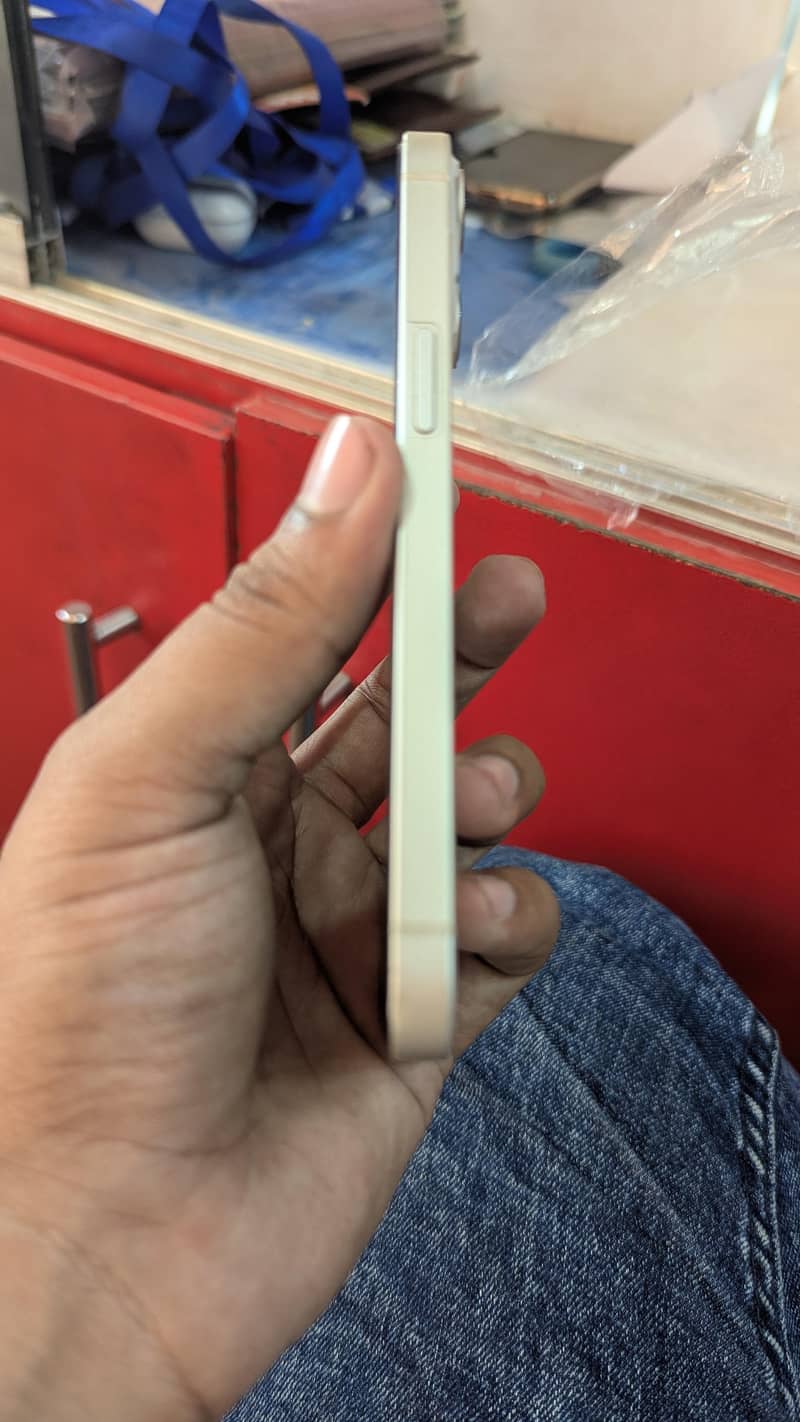 Apple iPhone 13 2