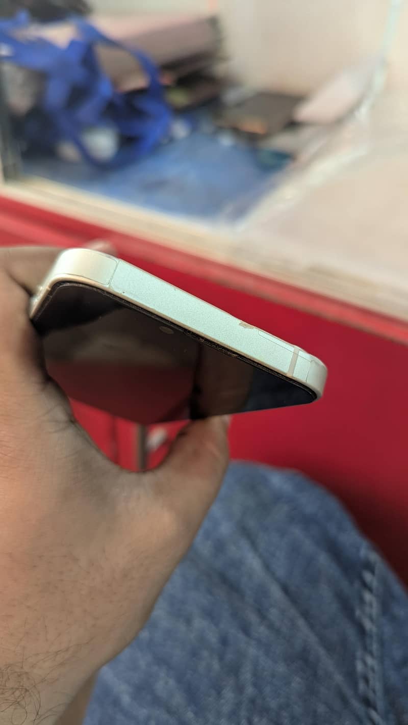 Apple iPhone 13 4