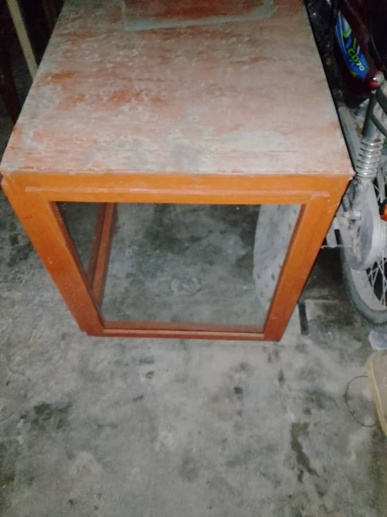 wooden table 0