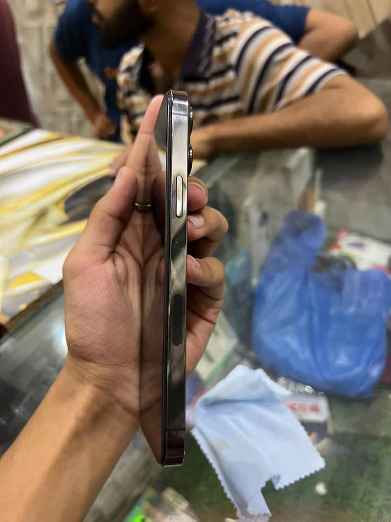 Apple iPhone 13 Pro Max 2