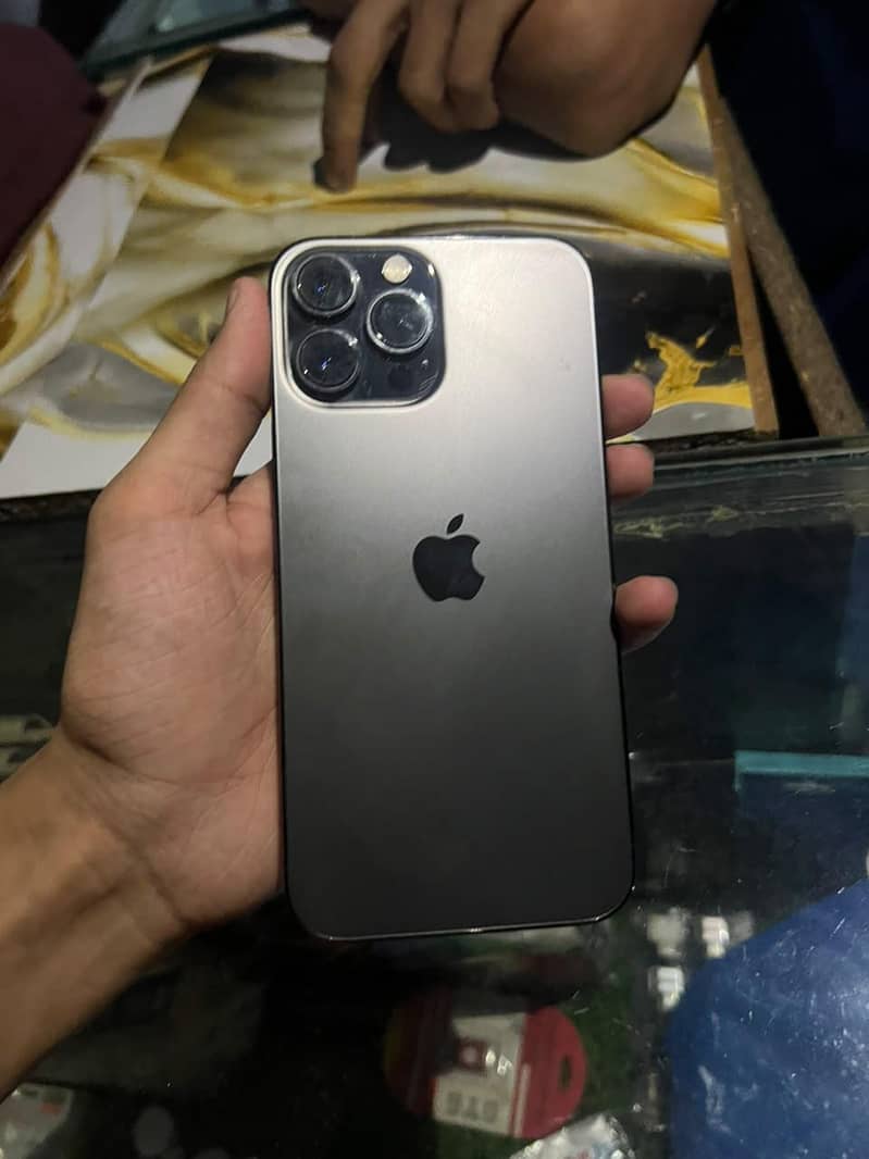 Apple iPhone 13 Pro Max 4