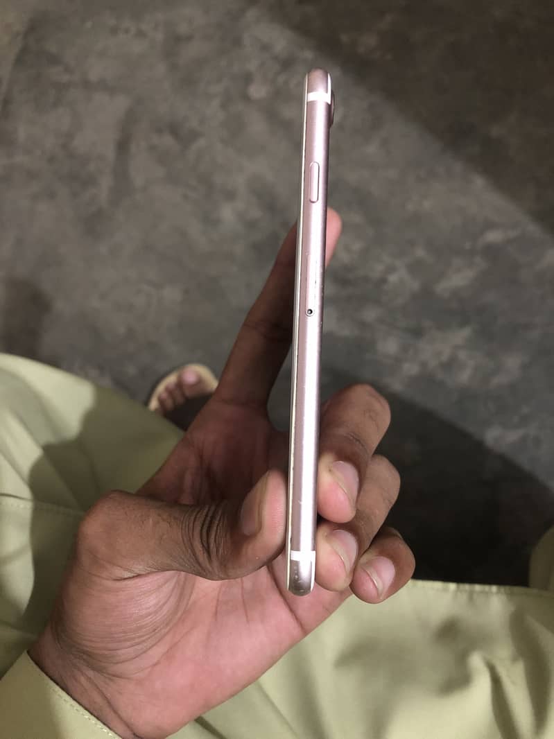 Apple iPhone 7 1