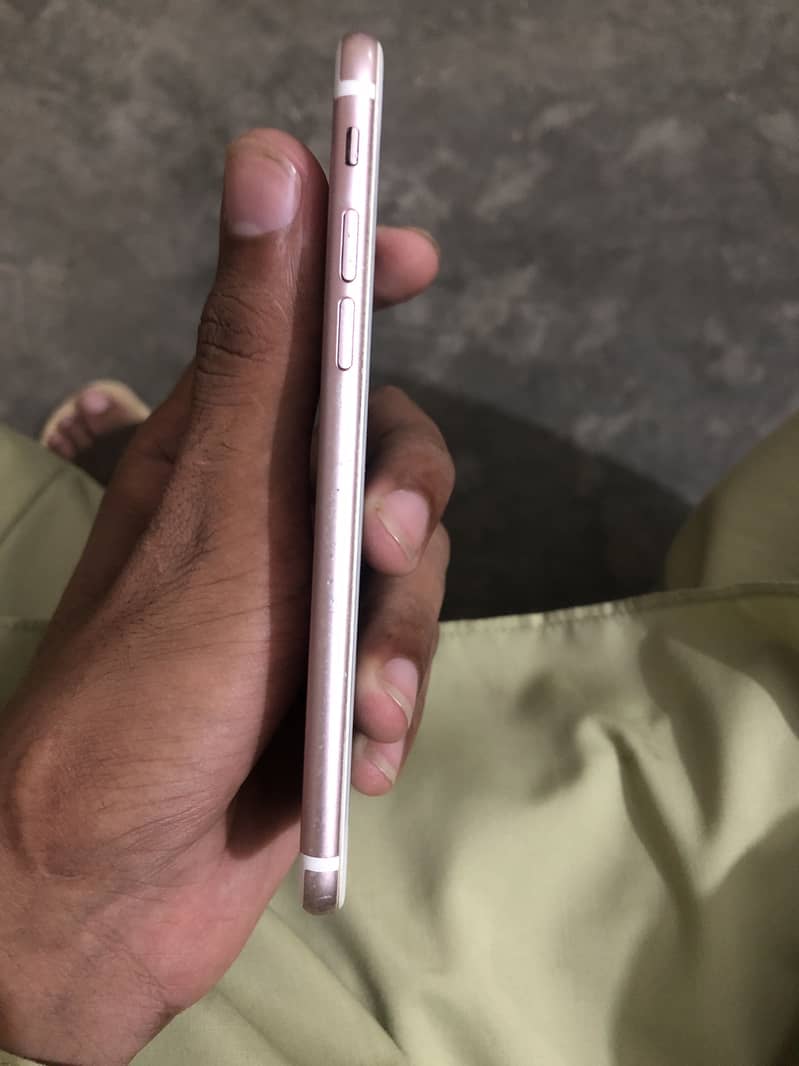 Apple iPhone 7 4