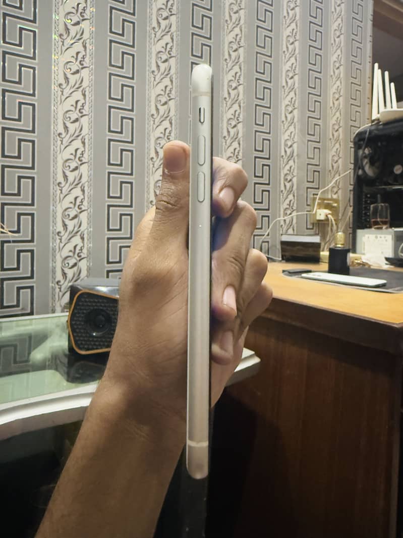 Apple iPhone 11 3