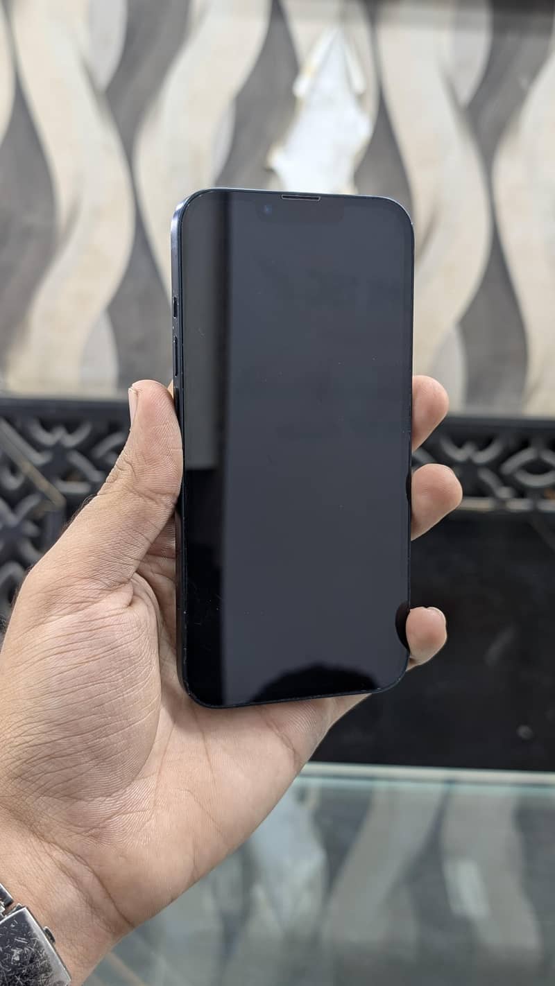 Apple iPhone 13 2