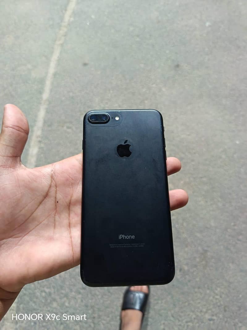 Apple iPhone 7 Plus 0