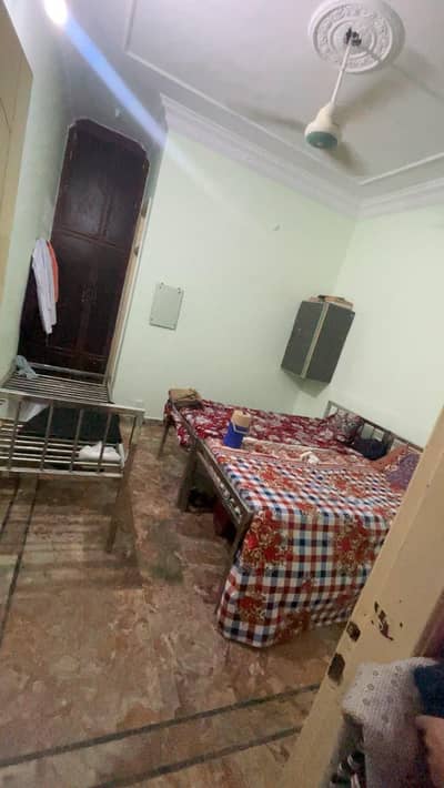 seat available for girls in hostal Zakaria town Multan