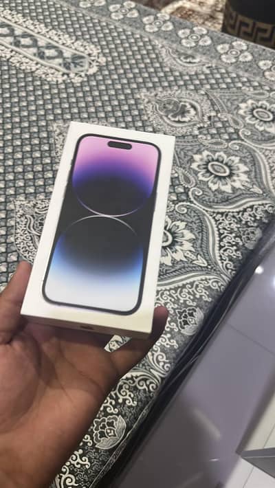 Apple iPhone 14 Pro Fu box