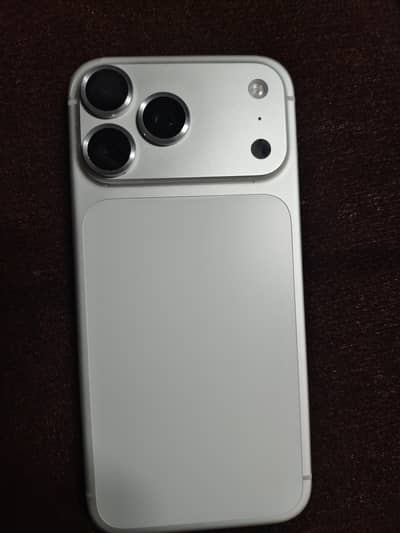 Apple iPhone 17 Pro Max with 9 cycle count TDRA Esim