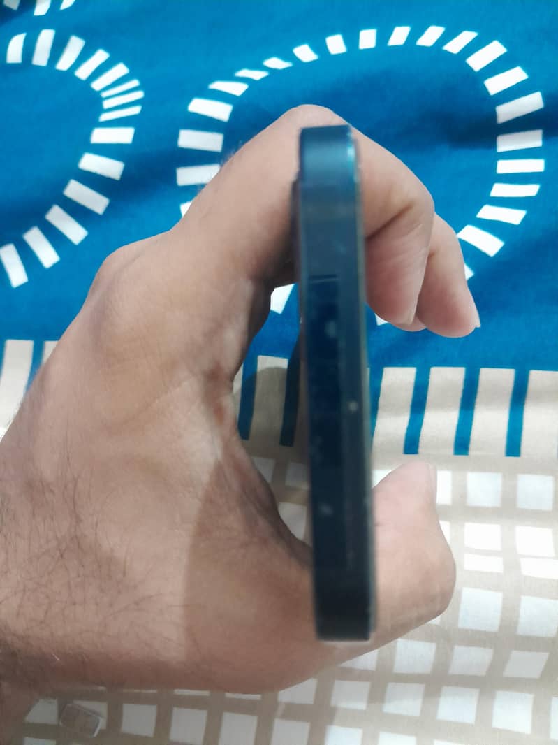 Apple iPhone 12 3