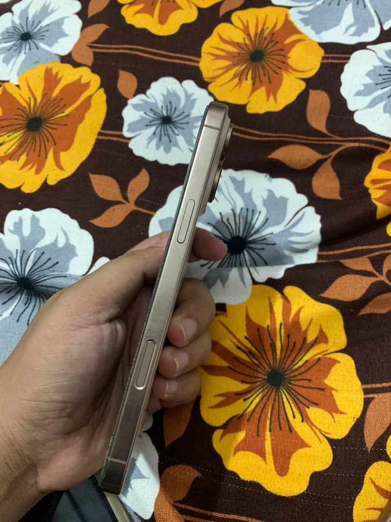 Apple iPhone 16 Pro Max 7