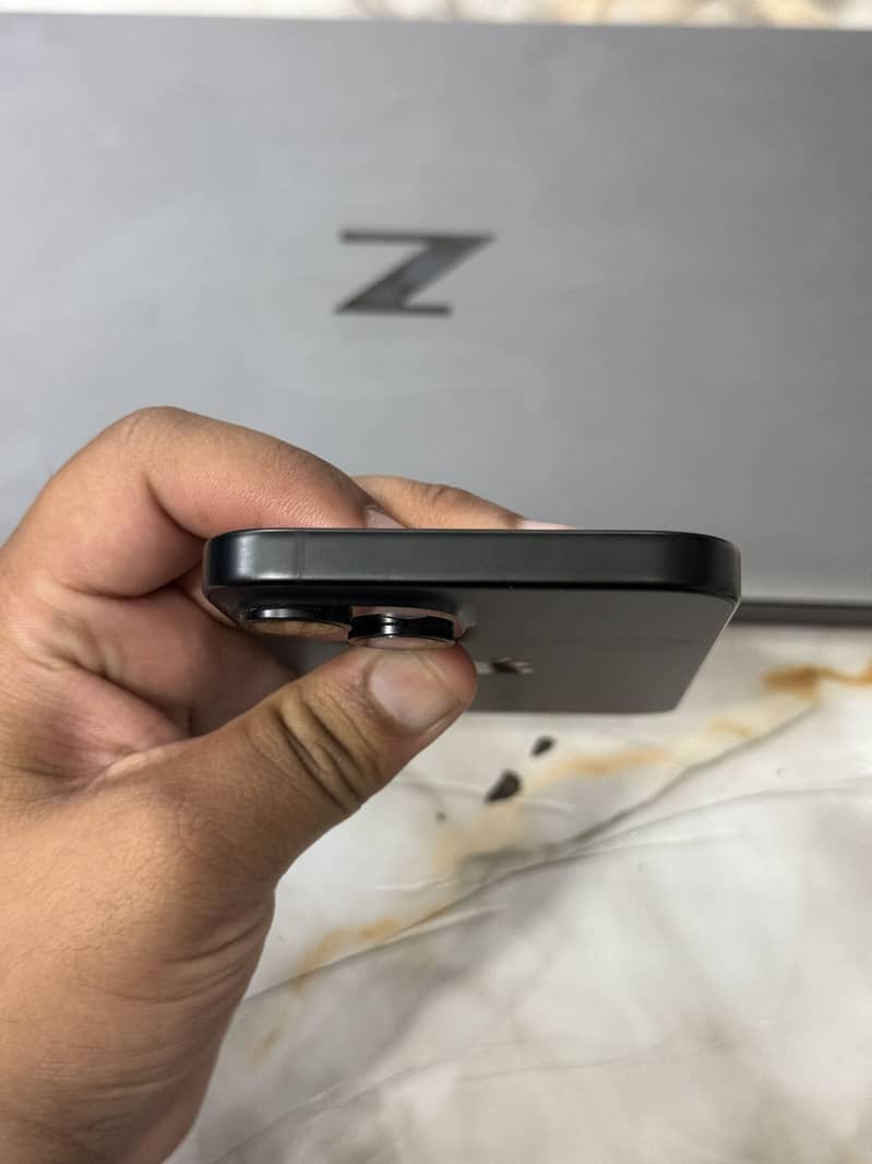 Apple iPhone 15 4