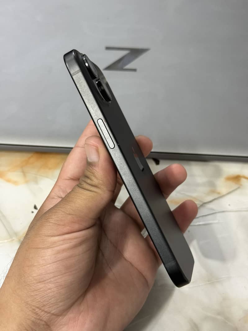 Apple iPhone 15 5