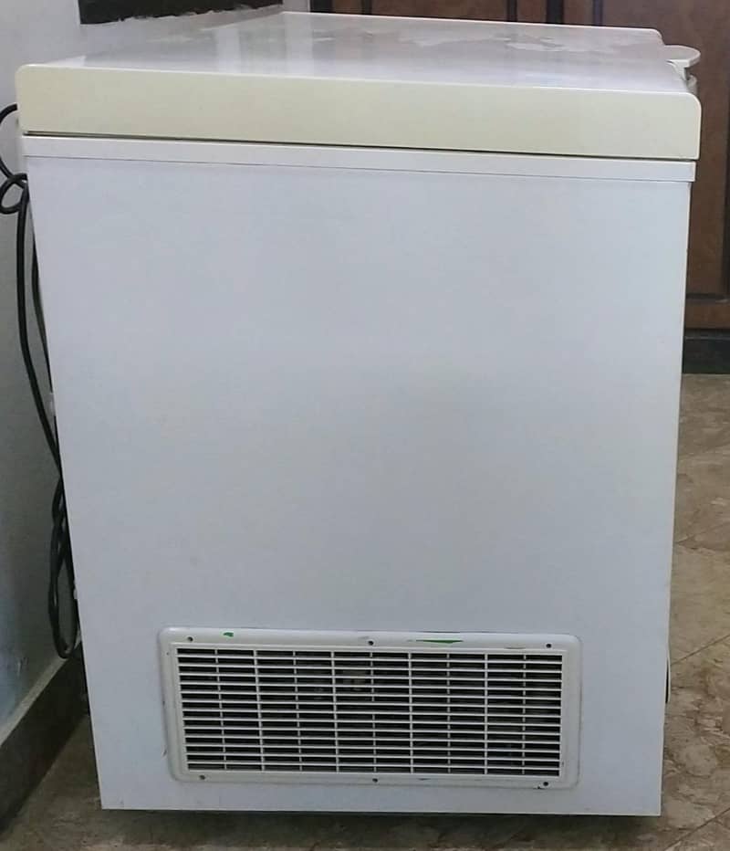 Waves deep freezer 0