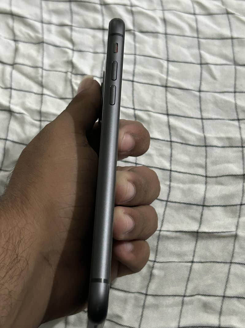 Apple iPhone 11 3
