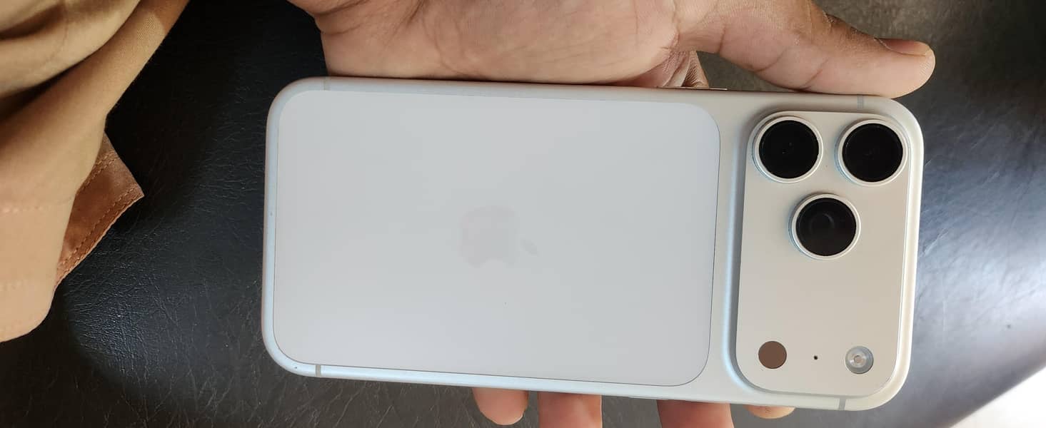 Apple iPhone 17 Pro Max 7
