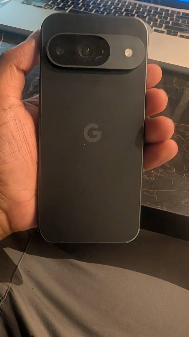 Google Pixel 9 black 1