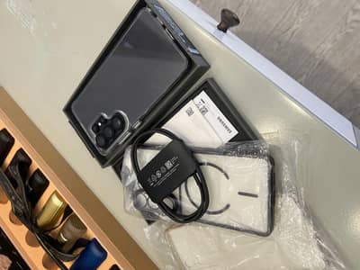 Samsung S26 Ultra - Factory Unlocked (Complete Box)