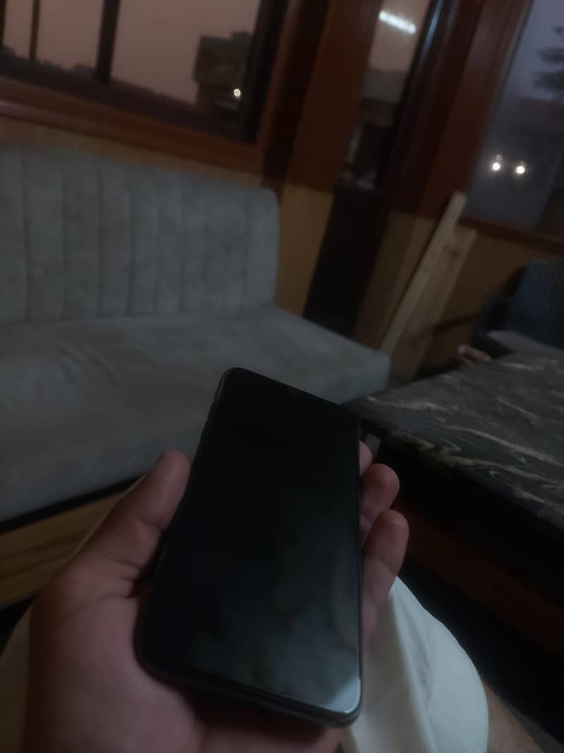 Apple iPhone 11 Pro Max 2