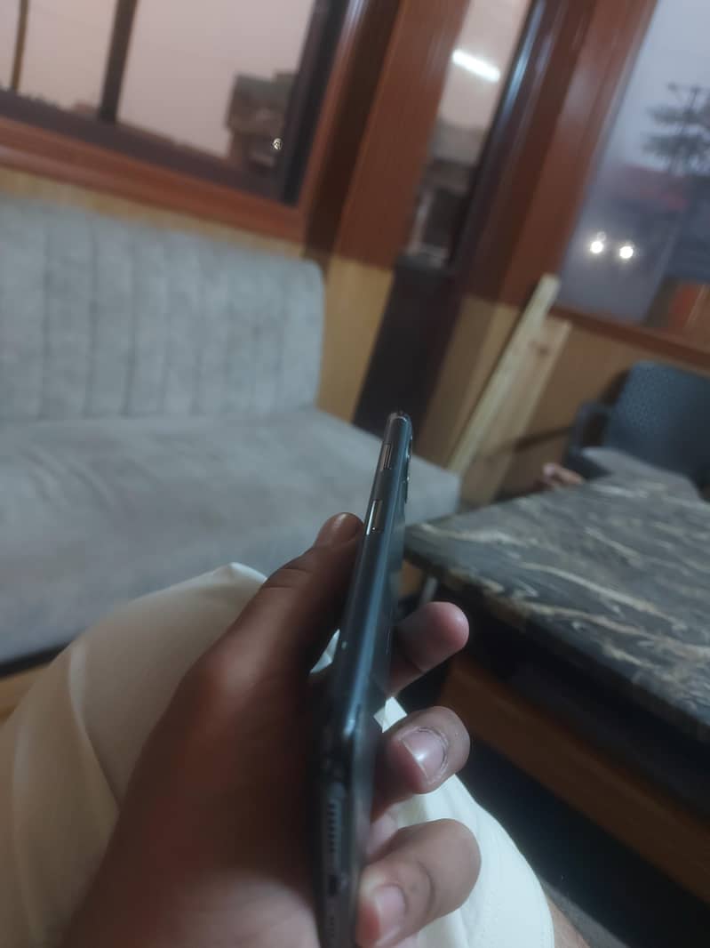 Apple iPhone 11 Pro Max 4