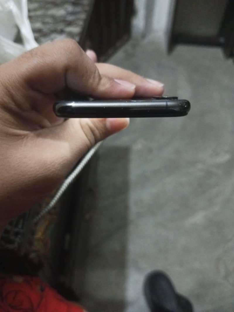 Apple iPhone X 4