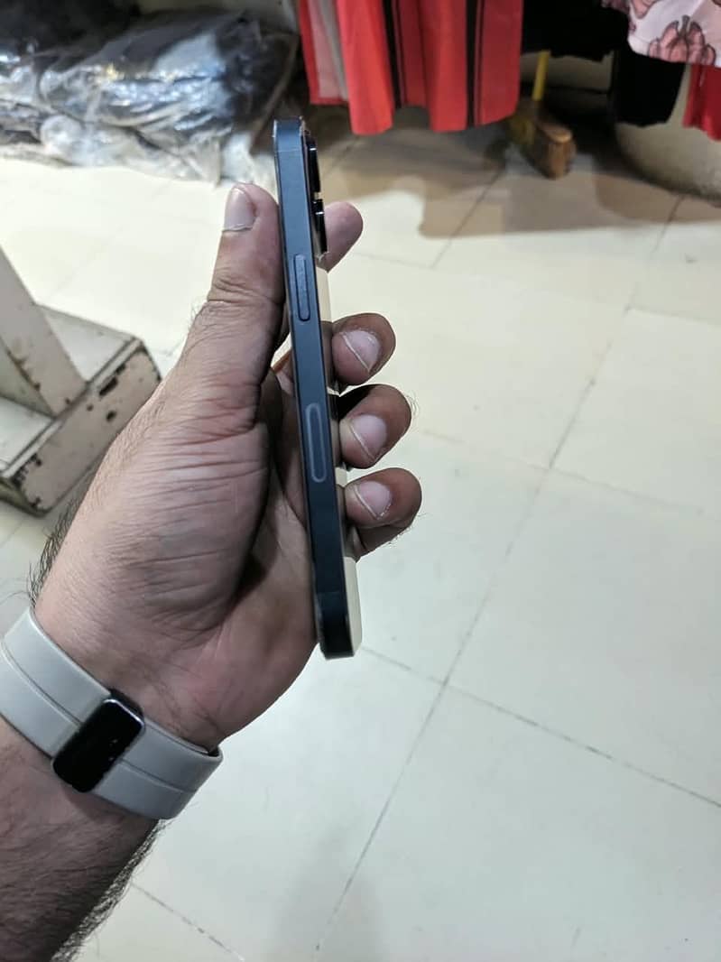 Apple iPhone 13 2