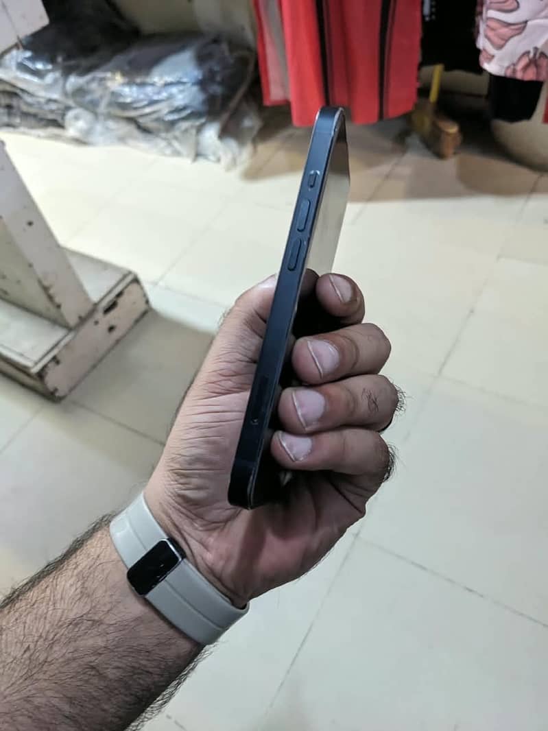 Apple iPhone 13 4