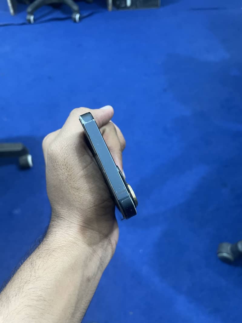 Apple iPhone 13 1