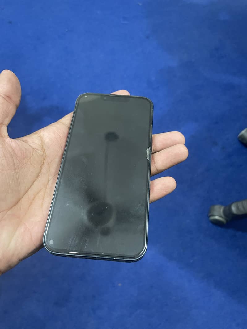 Apple iPhone 13 4