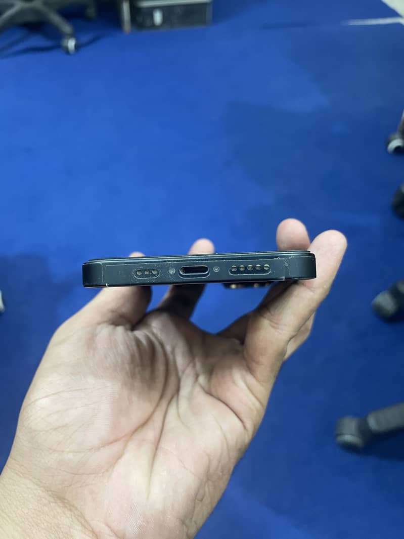 Apple iPhone 13 5