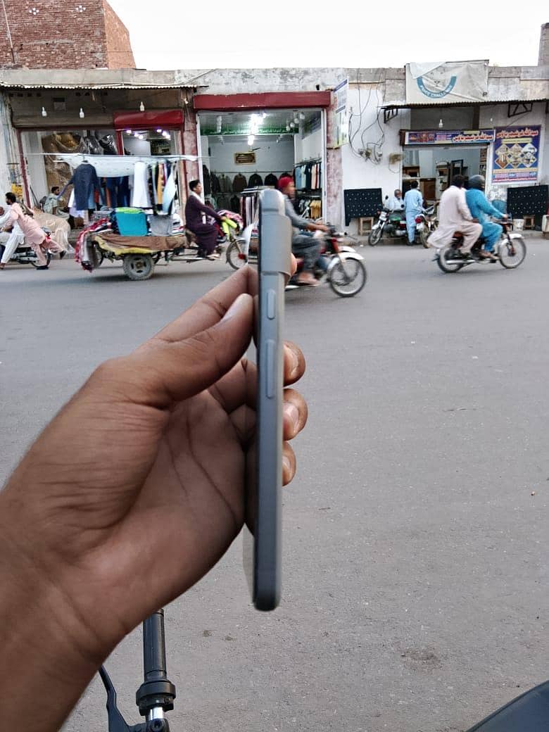 Google Pixel 8 3