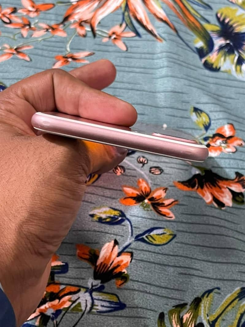 Apple iPhone 7 Plus 4