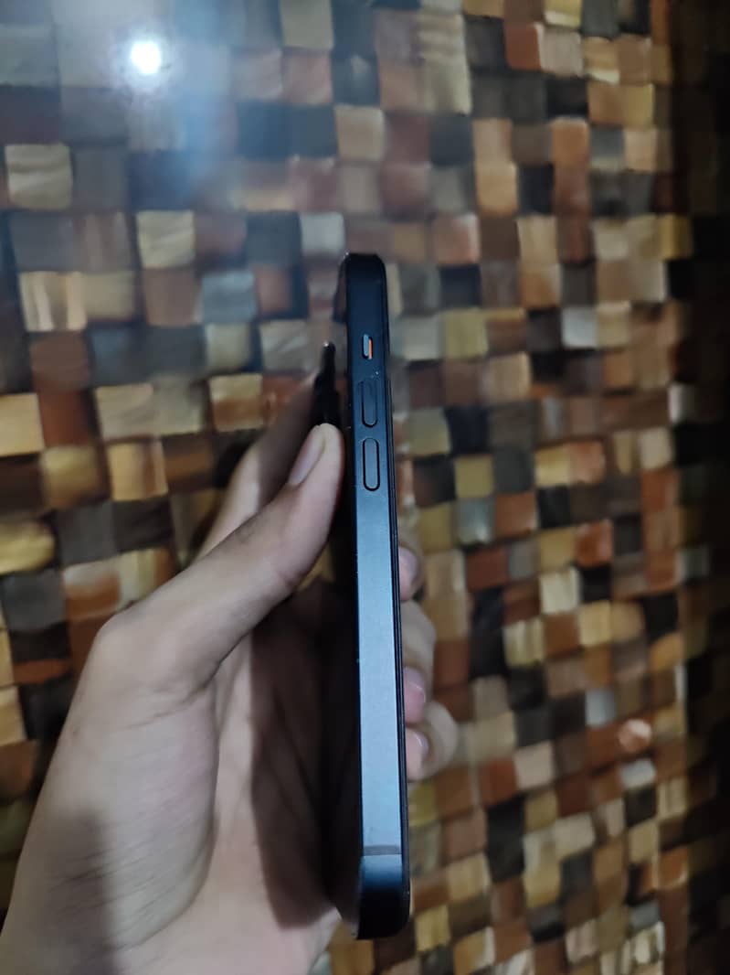 Apple iPhone 14 4