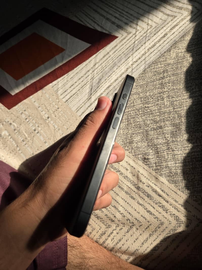 Apple iPhone 15 Pro 2
