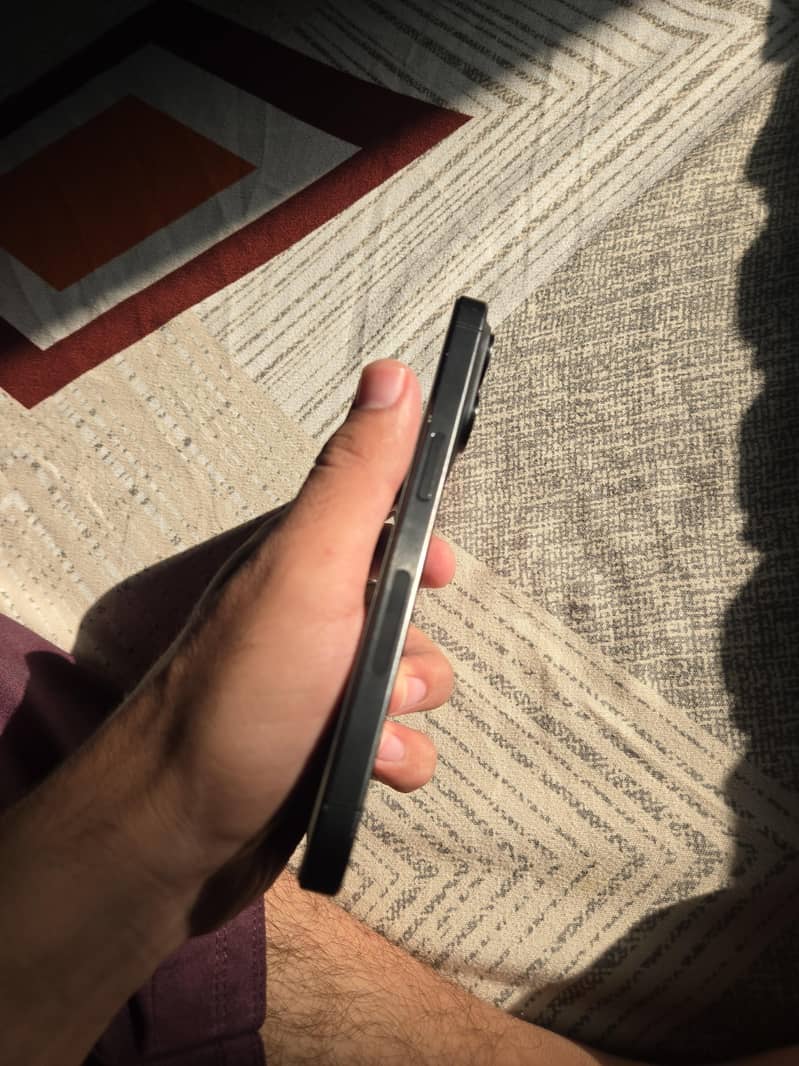 Apple iPhone 15 Pro 3