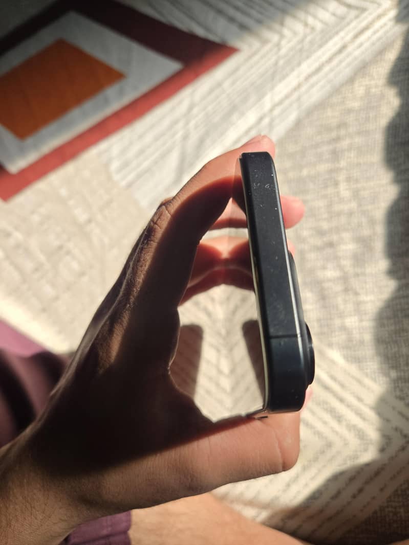 Apple iPhone 15 Pro 4