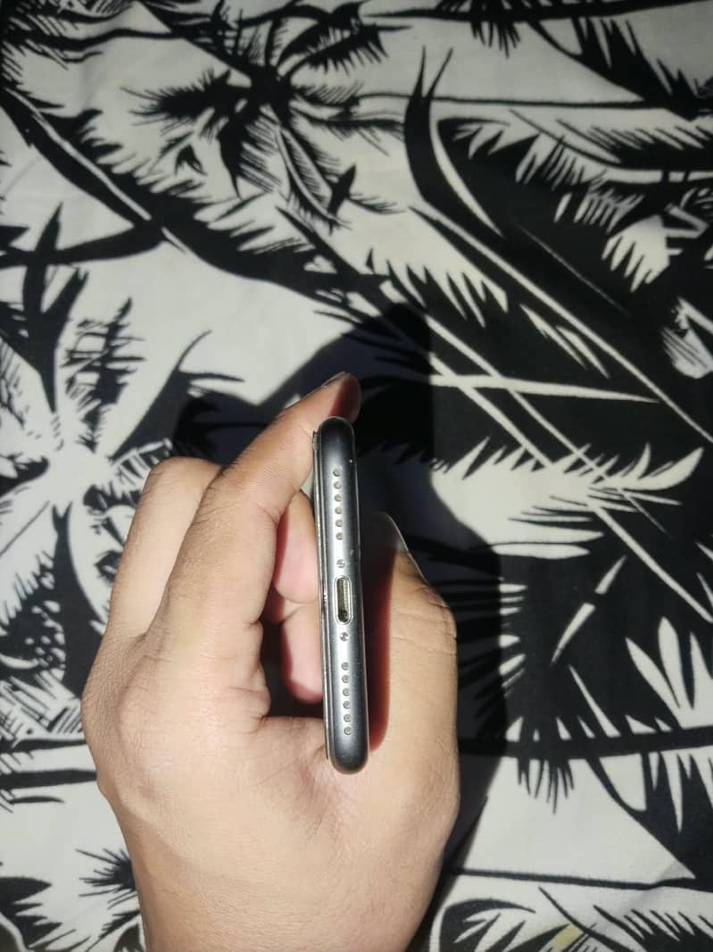Apple iPhone 8 4
