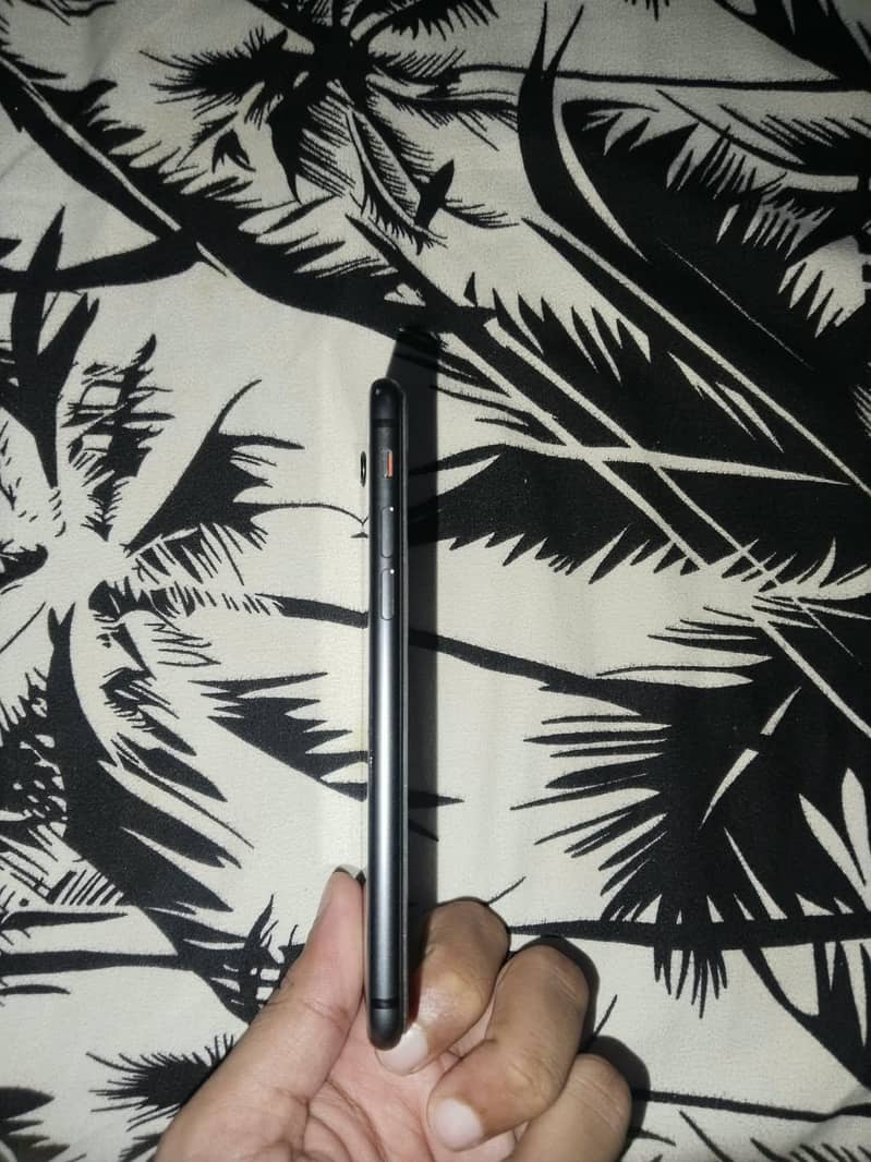 Apple iPhone 8 5