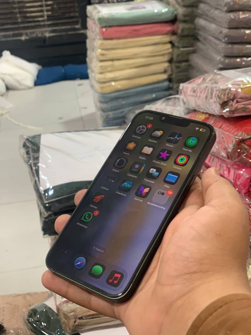 Apple iPhone 13 1