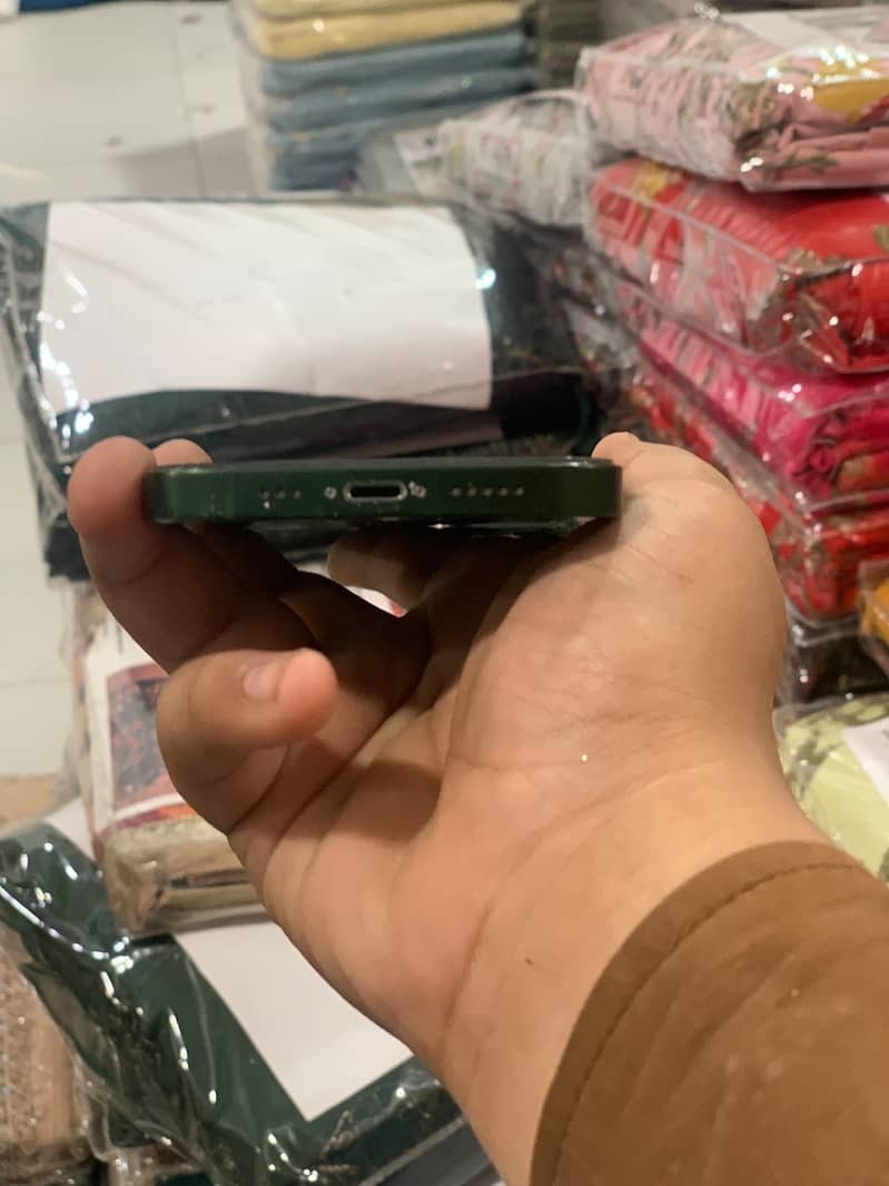 Apple iPhone 13 2