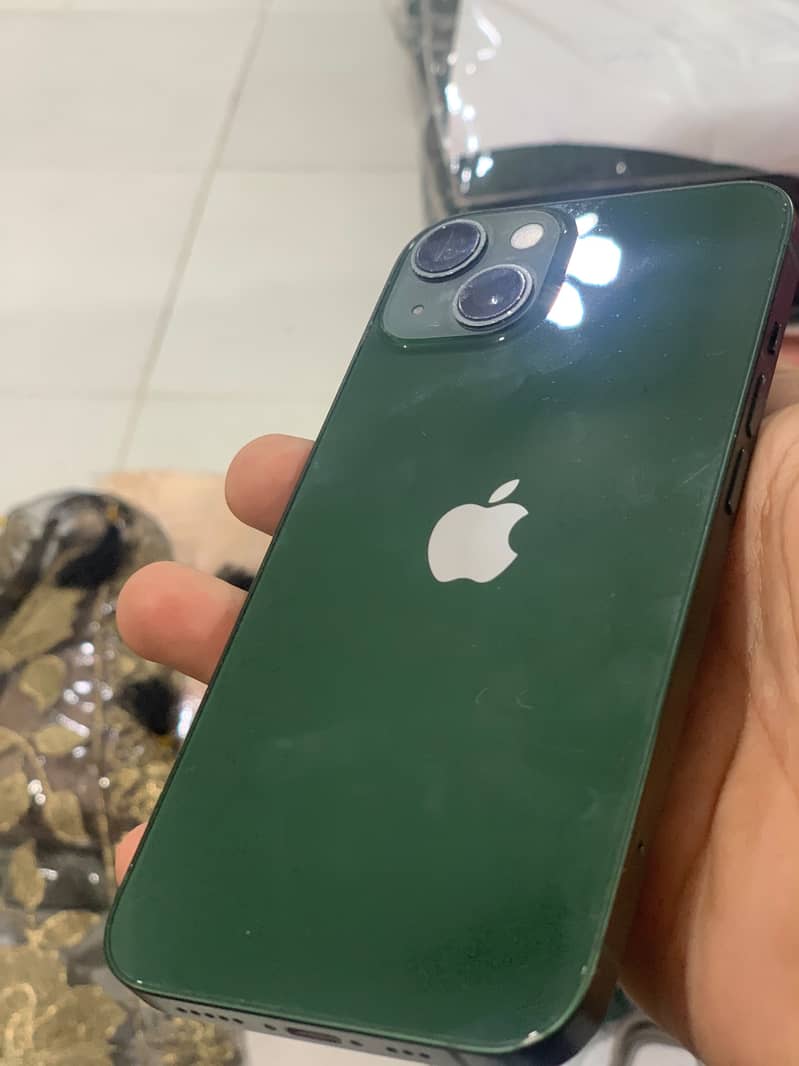 Apple iPhone 13 5