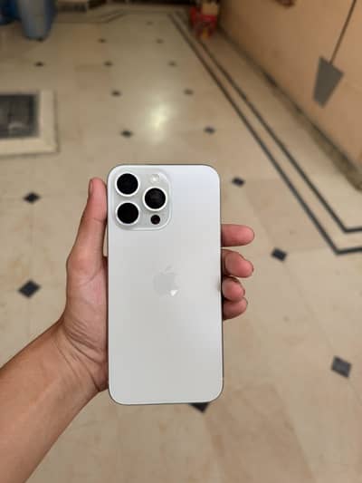 I phone 15 pro Max White Titanium 256 GB